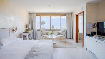 1 bedroom, premium bedding, down duvets, minibar