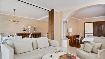 Panorama Corner Suite, Lake View