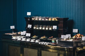 Daily full breakfast for a fee - Fable Auckland, MGallery (Auckland)