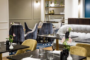 Se sirven desayunos, comidas, cenas y cocina internacional 