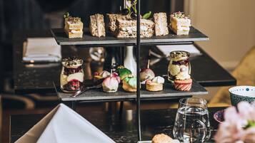 Breakfast, lunch, dinner served; international cuisine