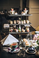 Aperto a colazione, pranzo e cena, cucina internazionale