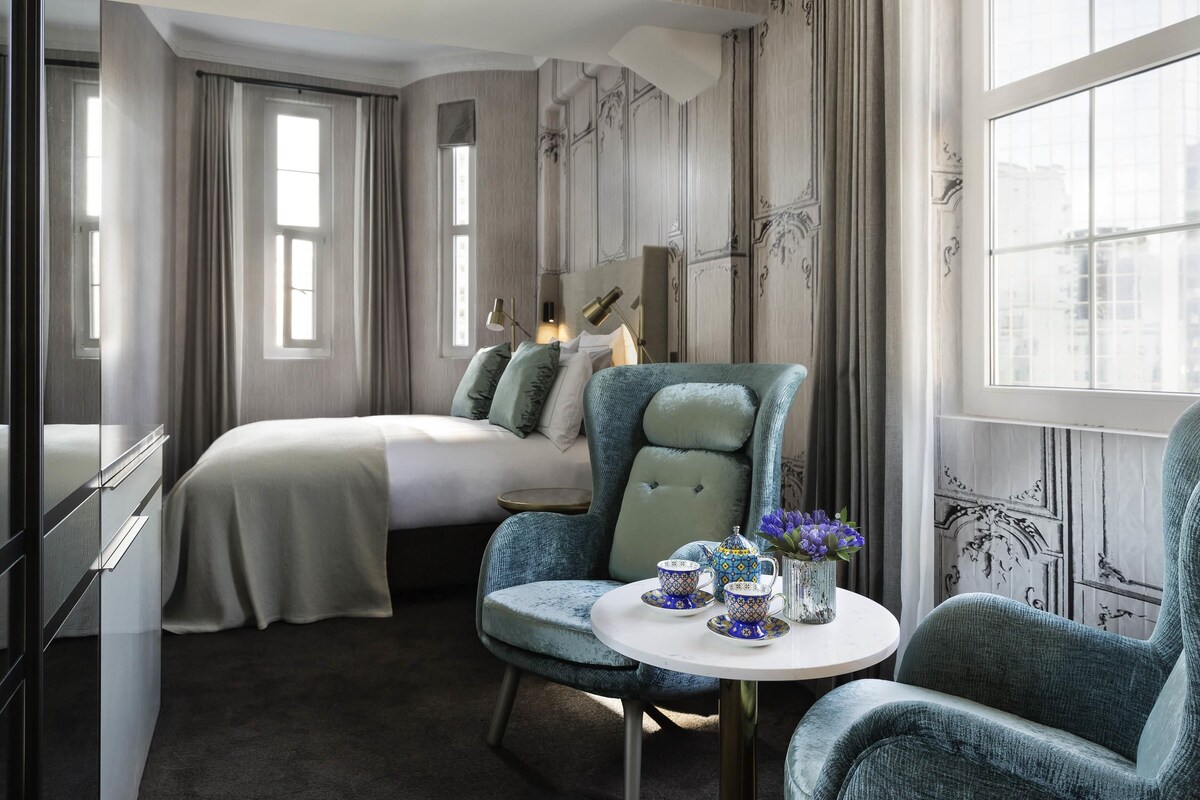 Premium bedding, minibar, in-room safe, laptop workspace