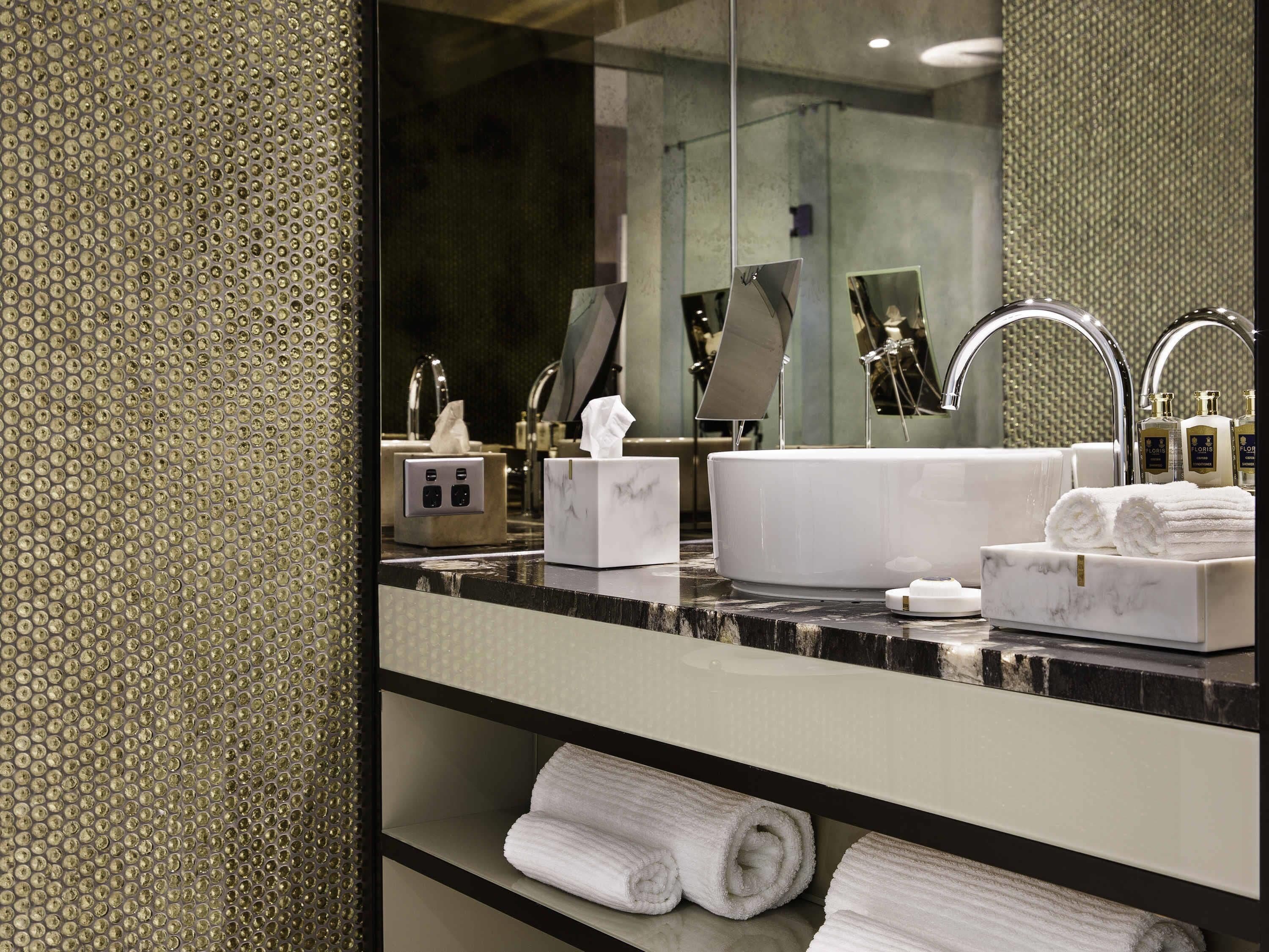 Luxury Room, 1 King Bed, City View | Premium bedding, minibar, in-room safe, individually decorated