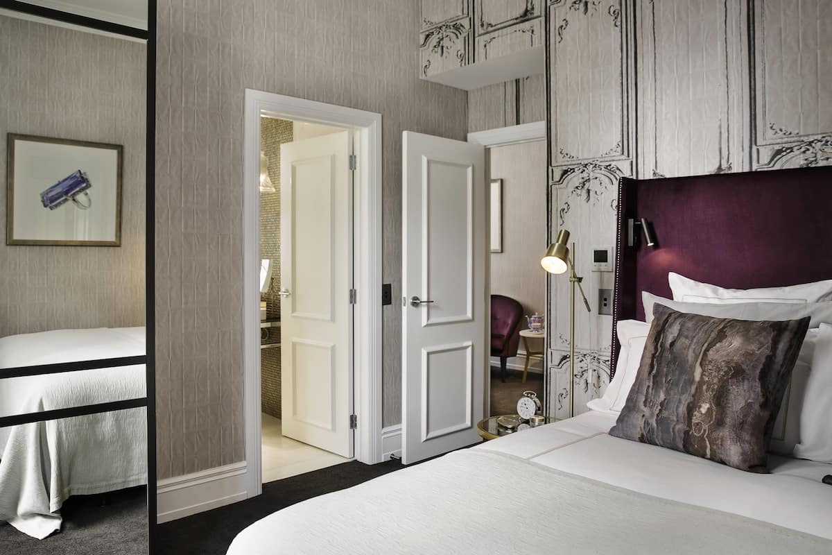 Suite Junior, 1 Tempat Tidur King | 1 kamar tidur, seprai premium, minibar, dan brankas
