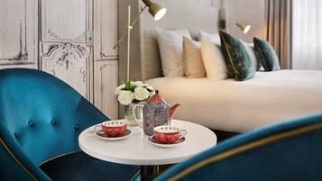 Daily full breakfast (NZD 42 per person)