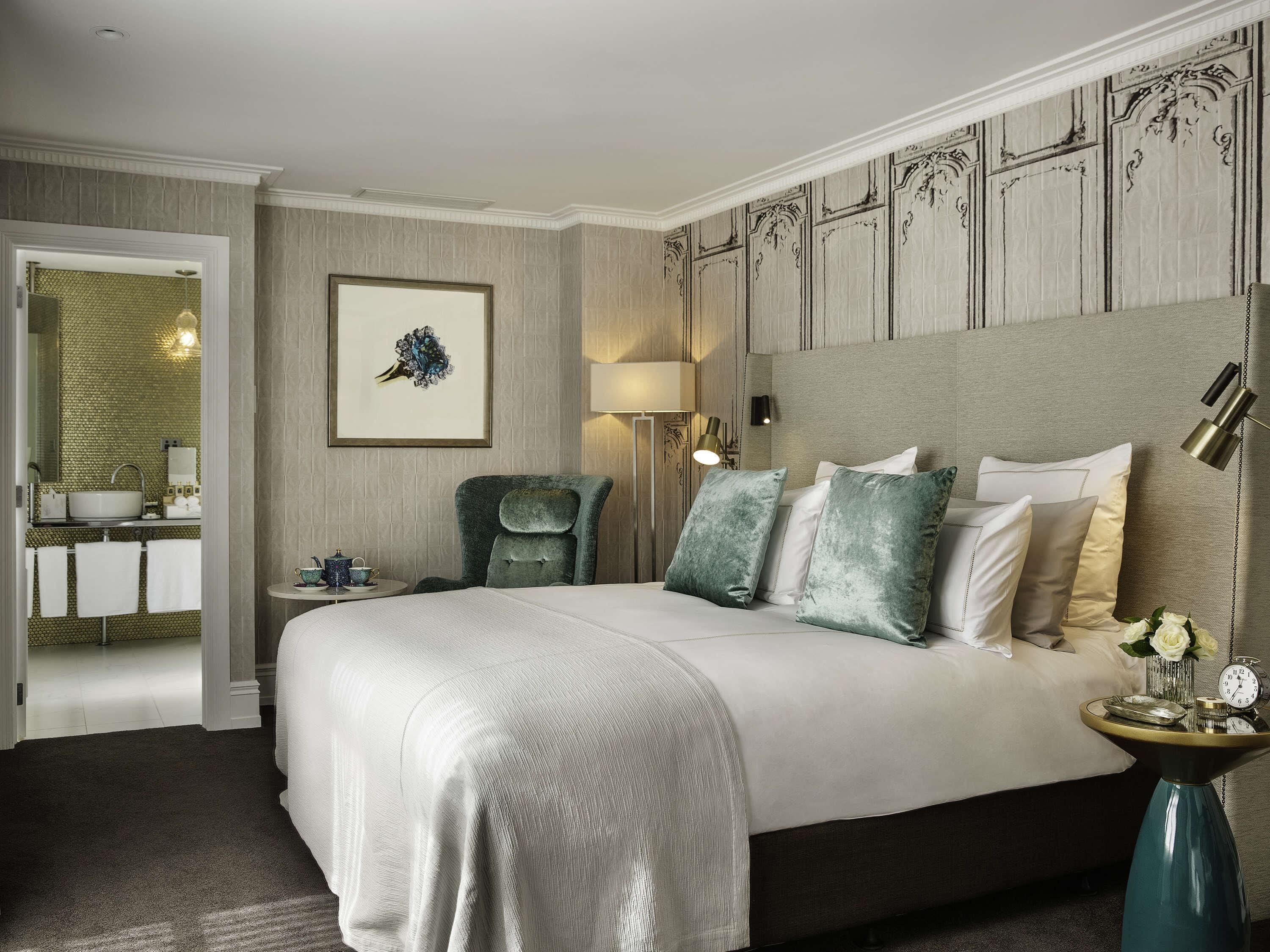 Superior kamer, 1 kingsize bed | Luxe beddengoed, een minibar, een kluis op de kamer, een laptopwerkplek