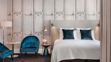 Chambre luxueuse, 1 très grand lit, vue sur la ville | Literie de qualité, minibar, coffre-fort, décor unique