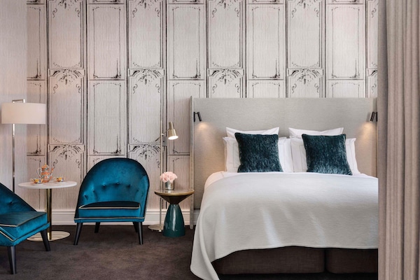 Luxury Room, 1 King Bed (California) | Premium bedding, minibar, in-room safe, laptop workspace