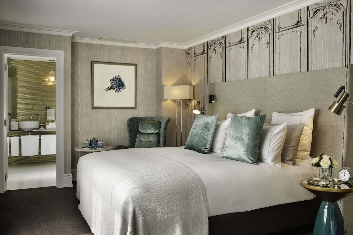 Superior Room, 1 King Bed