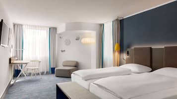 Comfort-Zimmer, barrierefrei | Hochwertige Bettwaren, Schreibtisch, Verdunkelungsvorhänge