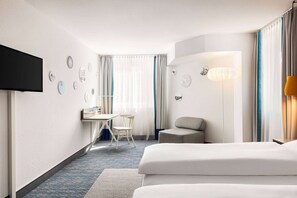 Comfort-huone | Ylelliset vuodevaatteet, työpöytä, pimennysverhot, äänieristys