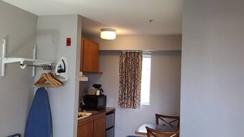 Room, 1 Queen Bed, Kitchenette | Private kitchen | Fridge, microwave, coffee/tea maker