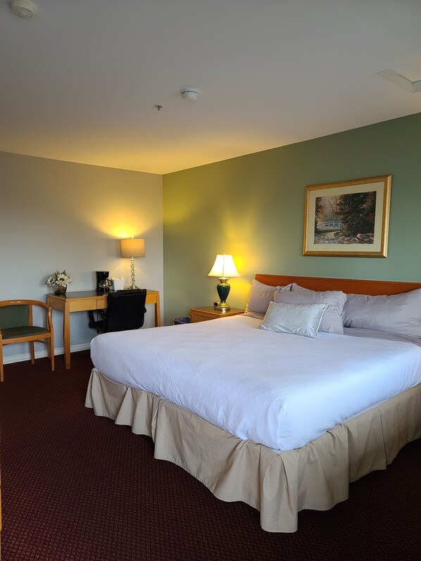 Superior Room, 1 Queen Bed | Premium bedding, Tempur-Pedic beds, desk, laptop workspace