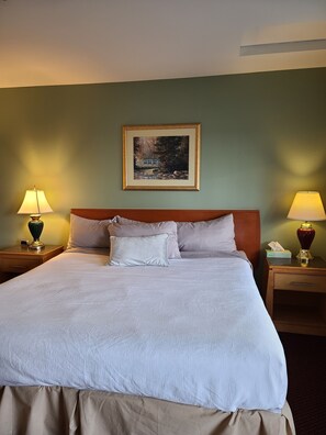 Basic Room, 1 Queen Bed | Premium bedding, Tempur-Pedic beds, desk, laptop workspace - Tulip Inn (Mount Vernon)