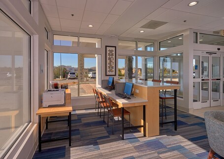 Holiday Inn Express and Suites Pigeon Forge Sevierville, an IHG Hotel - Image 3