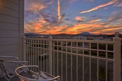 Holiday Inn Express and Suites Pigeon Forge Sevierville by IHG