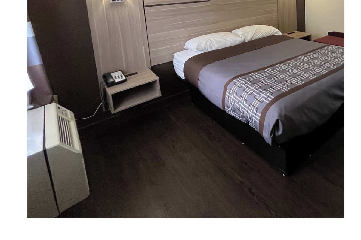 1 grand lit queen-size, Non-fumeurs.