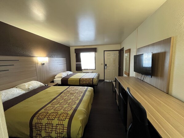 Habitación, 2 camas dobles, no fumadores | Escritorio, tabla de planchar con plancha, wifi gratis y ropa de cama