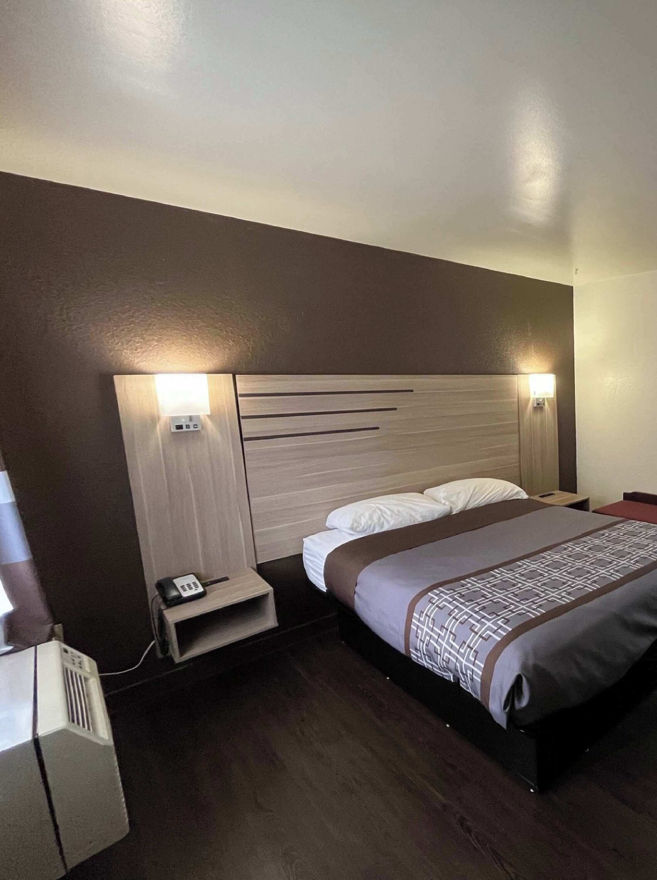 1 grand lit queen-size, Non-fumeurs.