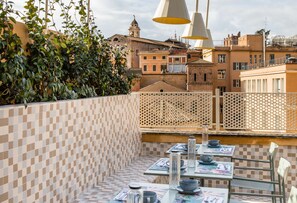 Daily buffet breakfast (EUR 15 per person)