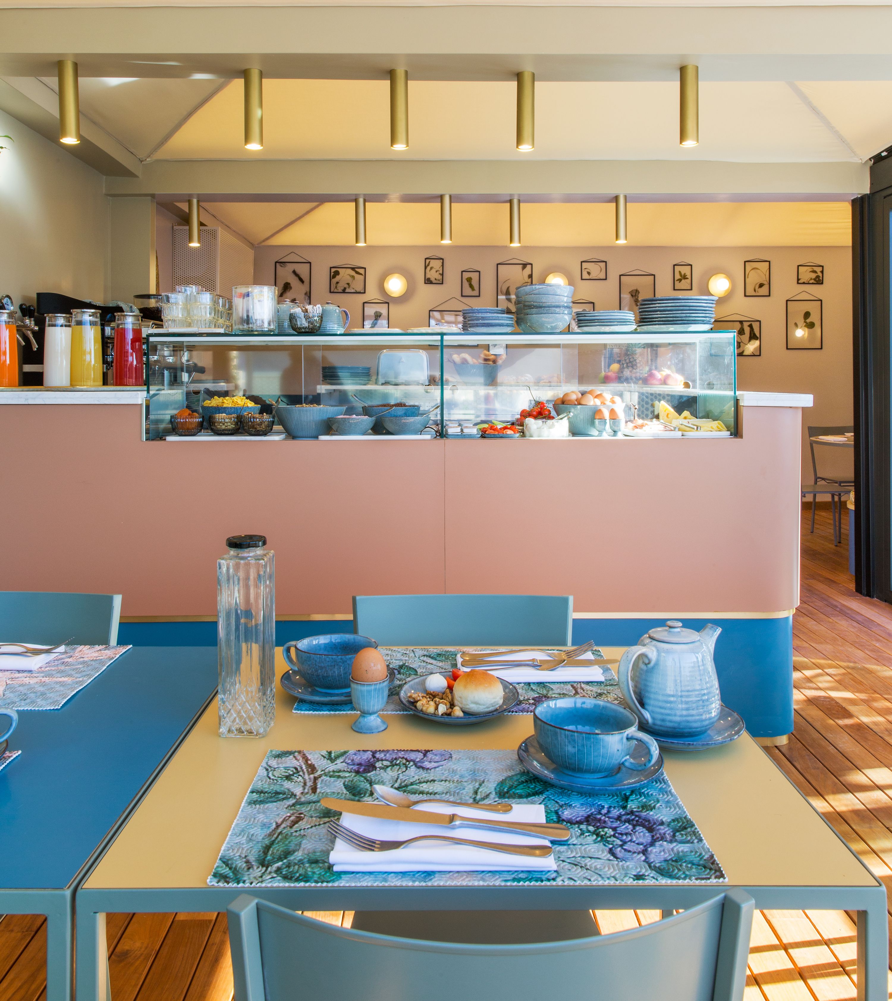 每日供应自助式早餐（每人 EUR 15）