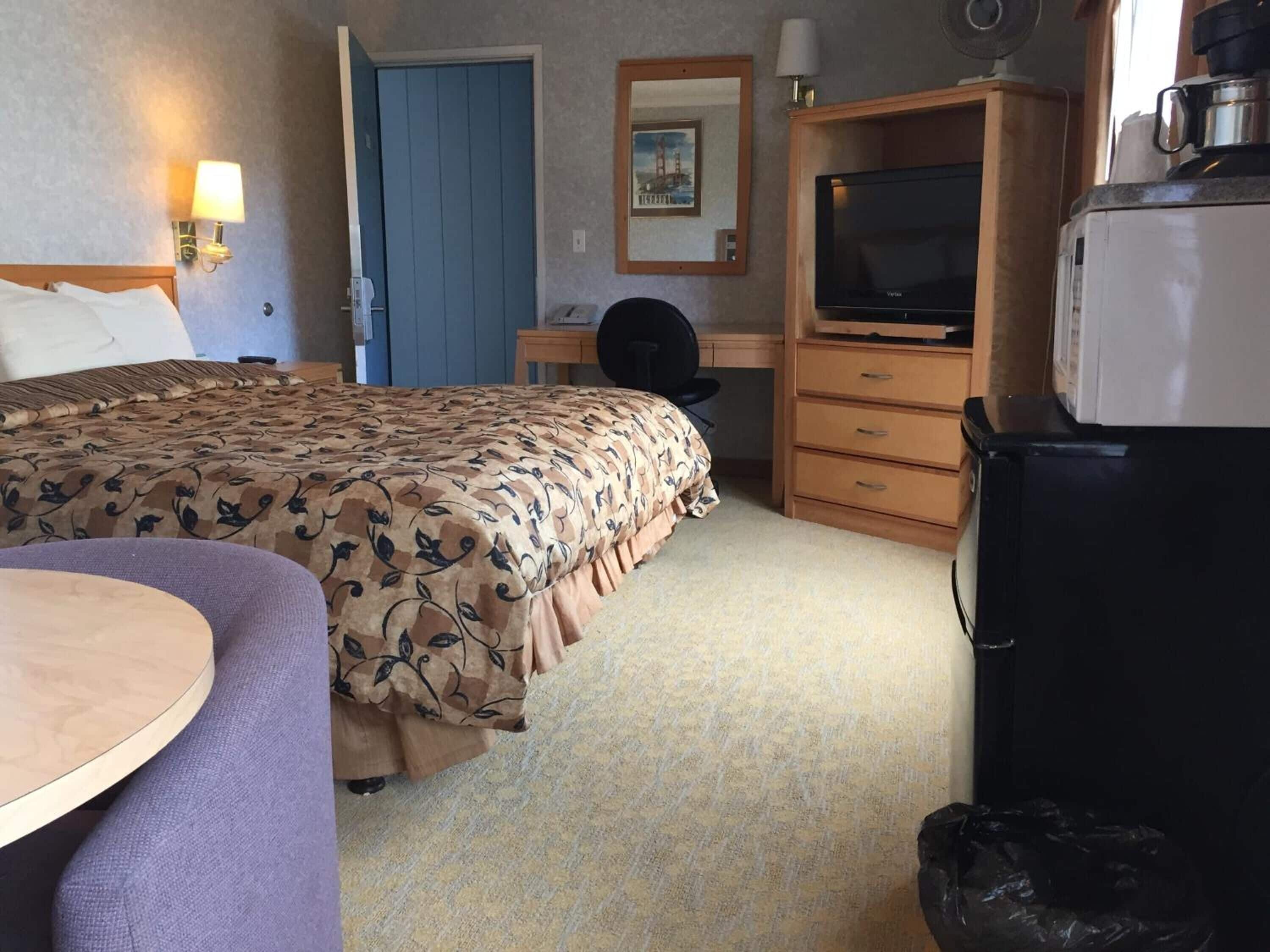 desk, blackout curtains, iron/ironing board, free wifi