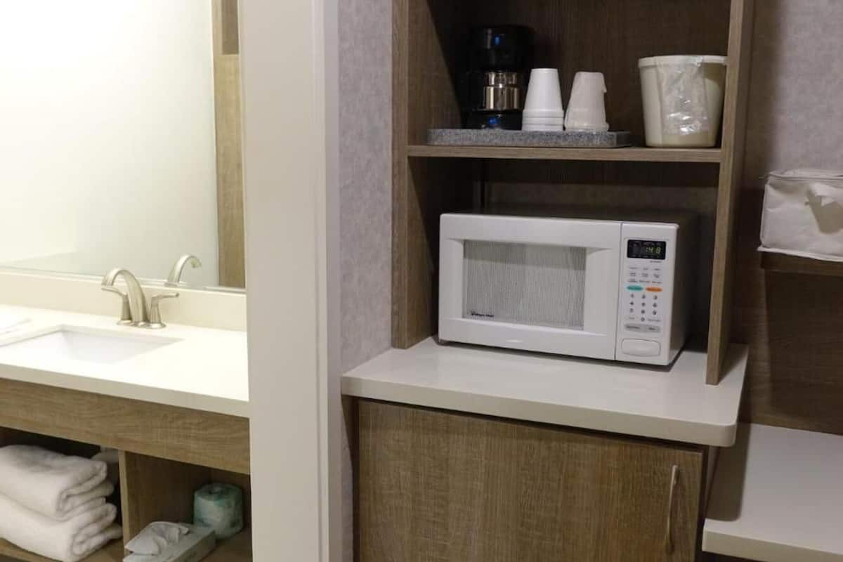 fridge, microwave, coffee/tea maker