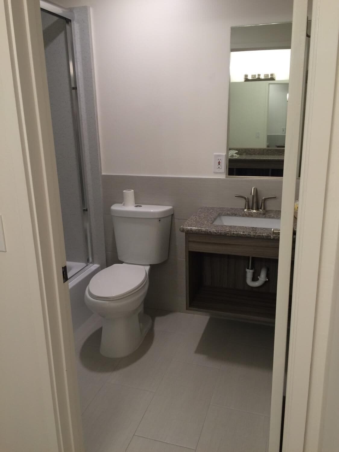 suite, 2 bedrooms | bathroom | hair dryer, towels