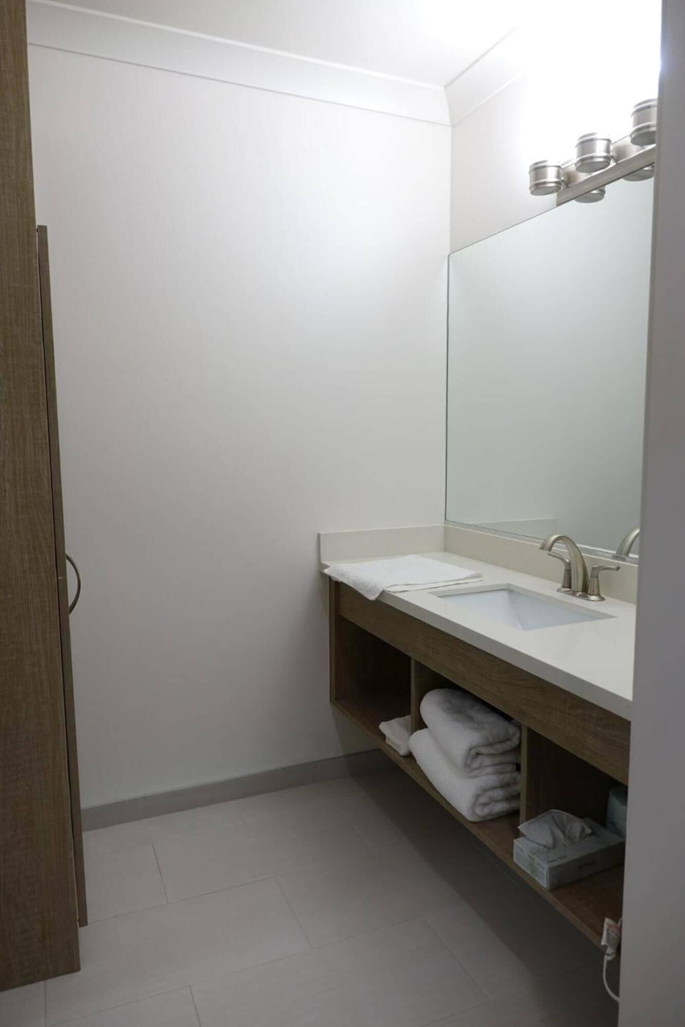 Secador de pelo y toallas