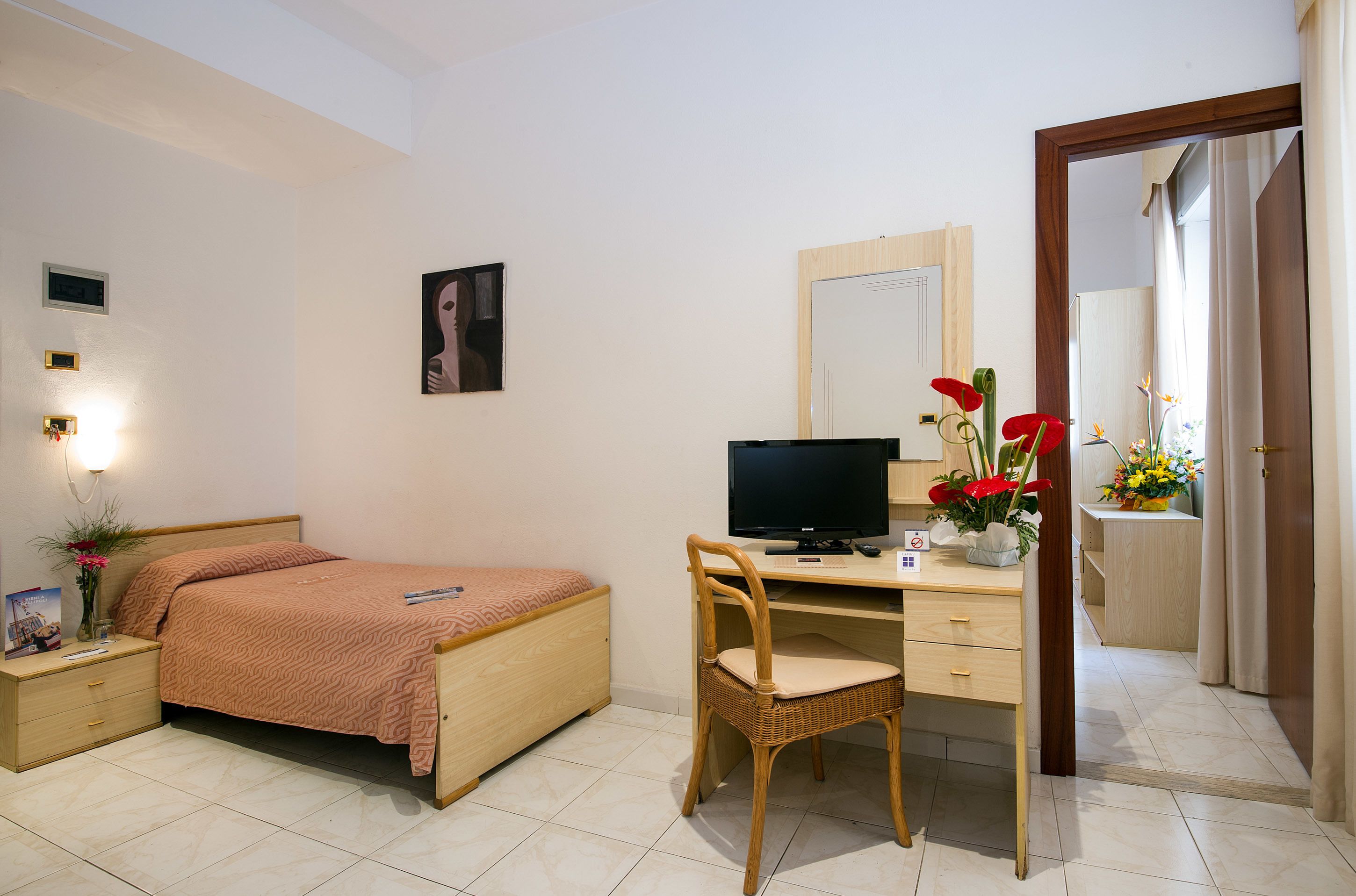 Economy-Einzelzimmer, 1 Einzelbett | Minibar, Zimmersafe, Schreibtisch, Bettwäsche