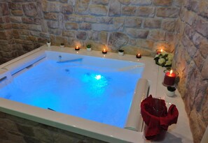 Sauna, hot tub, Turkish bath/hammam