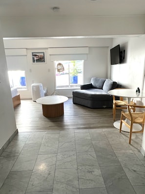 Standard Room, 1 Queen Bed (ADA) | Living area | TV