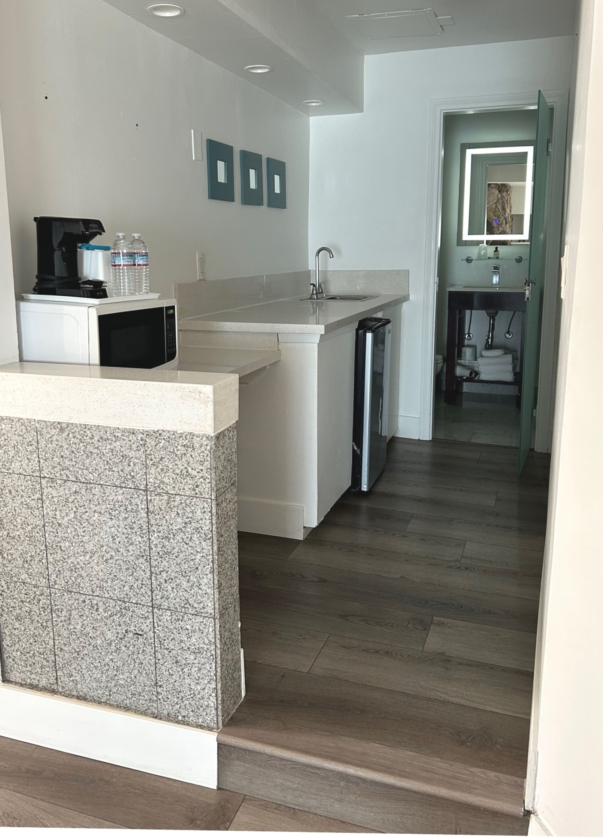 room, 1 king bed, fireplace, oceanfront | in-room safe, iron/ironing board, free wifi, bed sheets