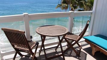 Kamer, 1 kingsize bed, open haard, aan het strand | Balkon