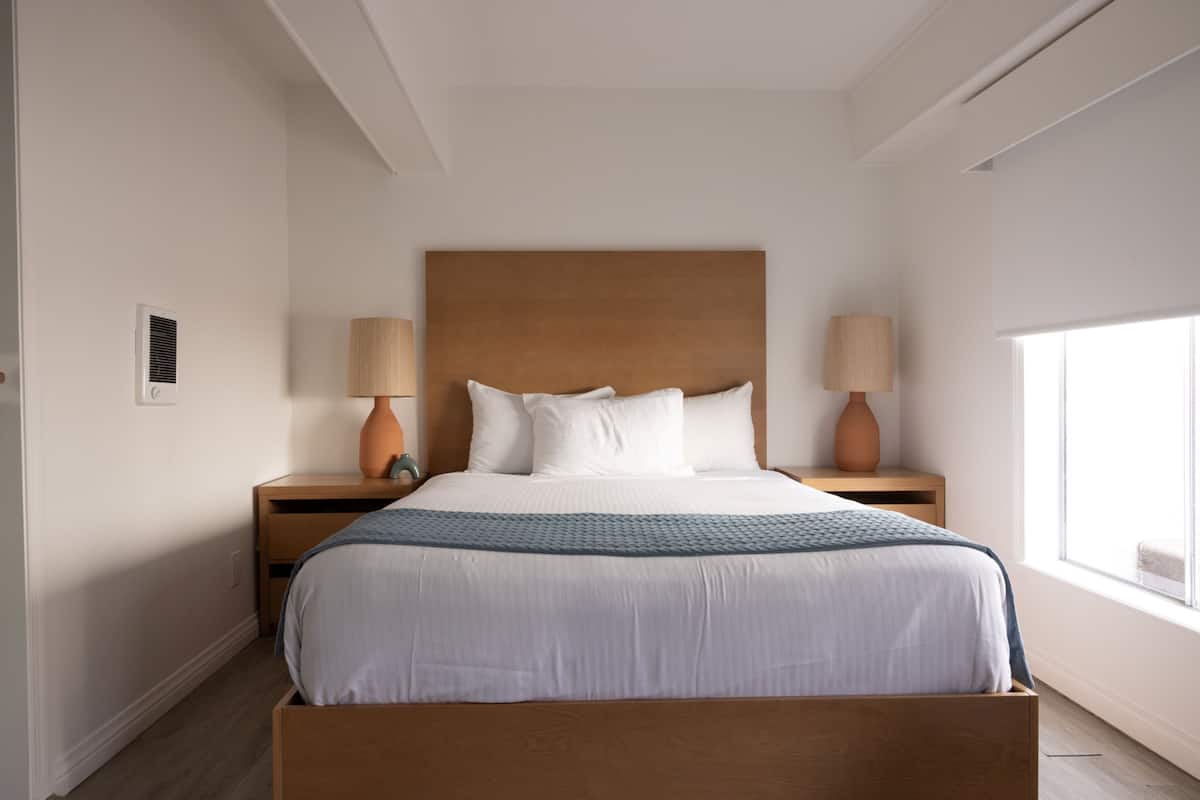 Standard Room, 1 Queen Bed (ADA) | In-room safe, iron/ironing board, free cribs/infant beds, free WiFi