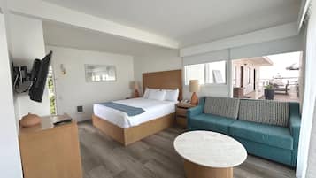 Kamer, 1 kingsize bed, gedeeltelijk uitzicht op oceaan | Een kluis op de kamer, een strijkplank/strijkijzer, gratis babybedden