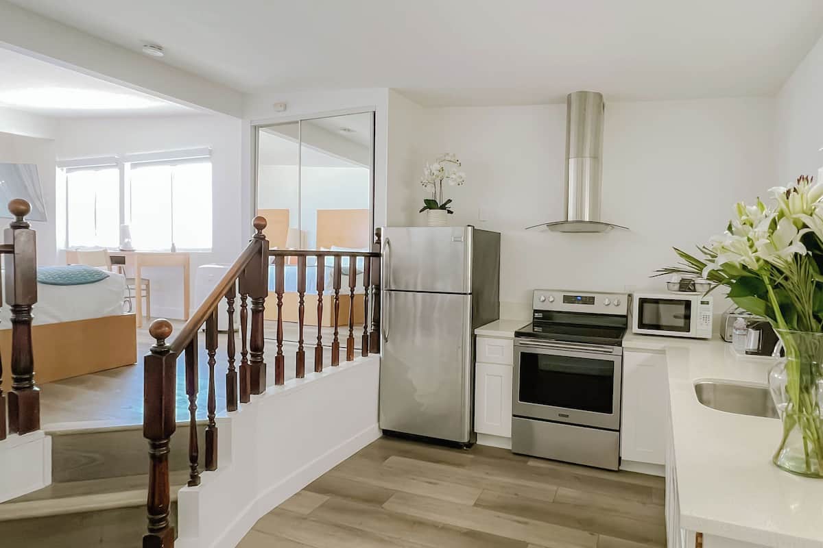 suite, multiple beds, oceanfront (ocean front junior suite 2 king beds) | private kitchen | microwave, coffee/tea maker