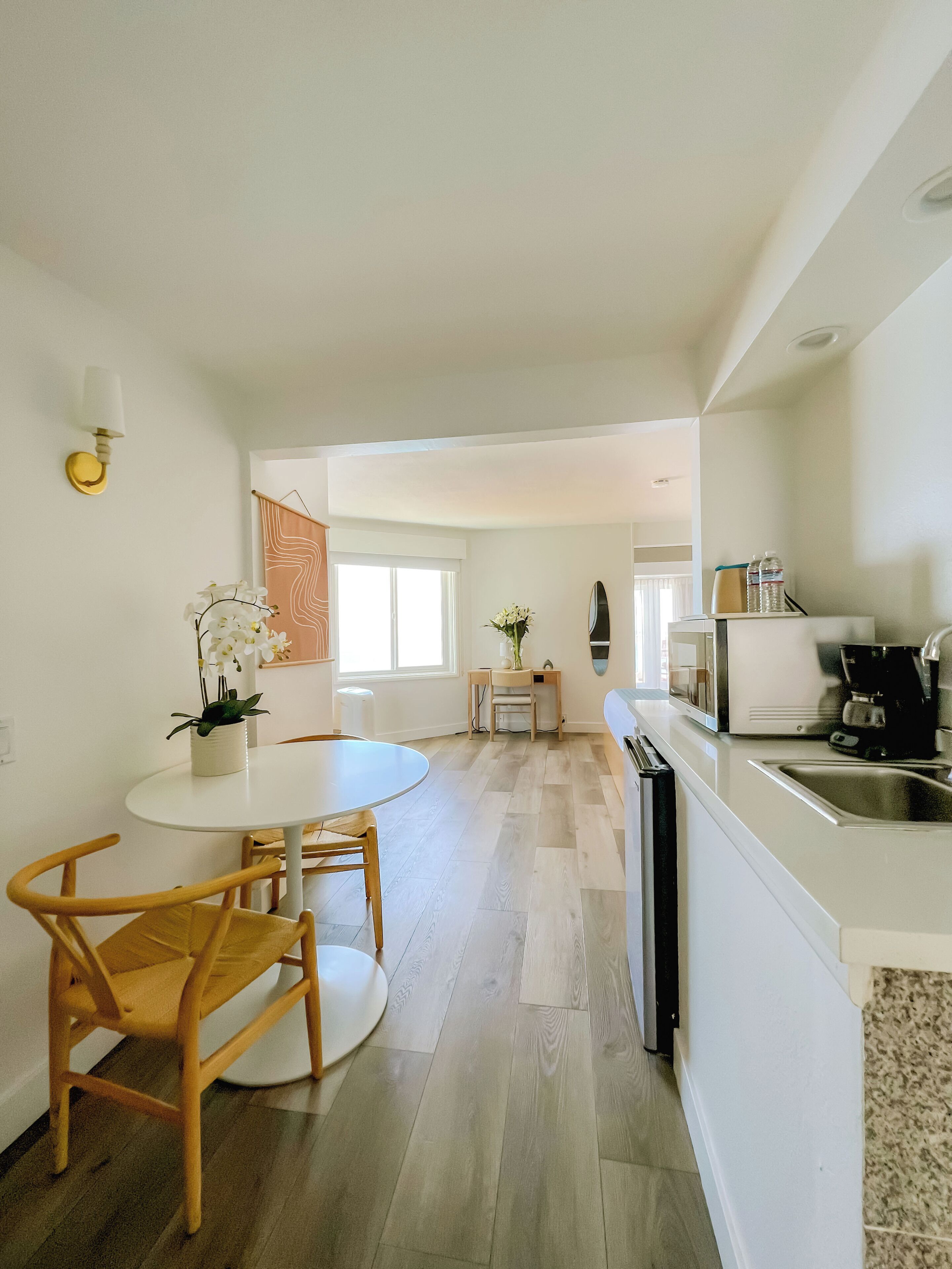 room, 1 king bed, fireplace, beachfront | in-room safe, iron/ironing board, free wifi, bed sheets