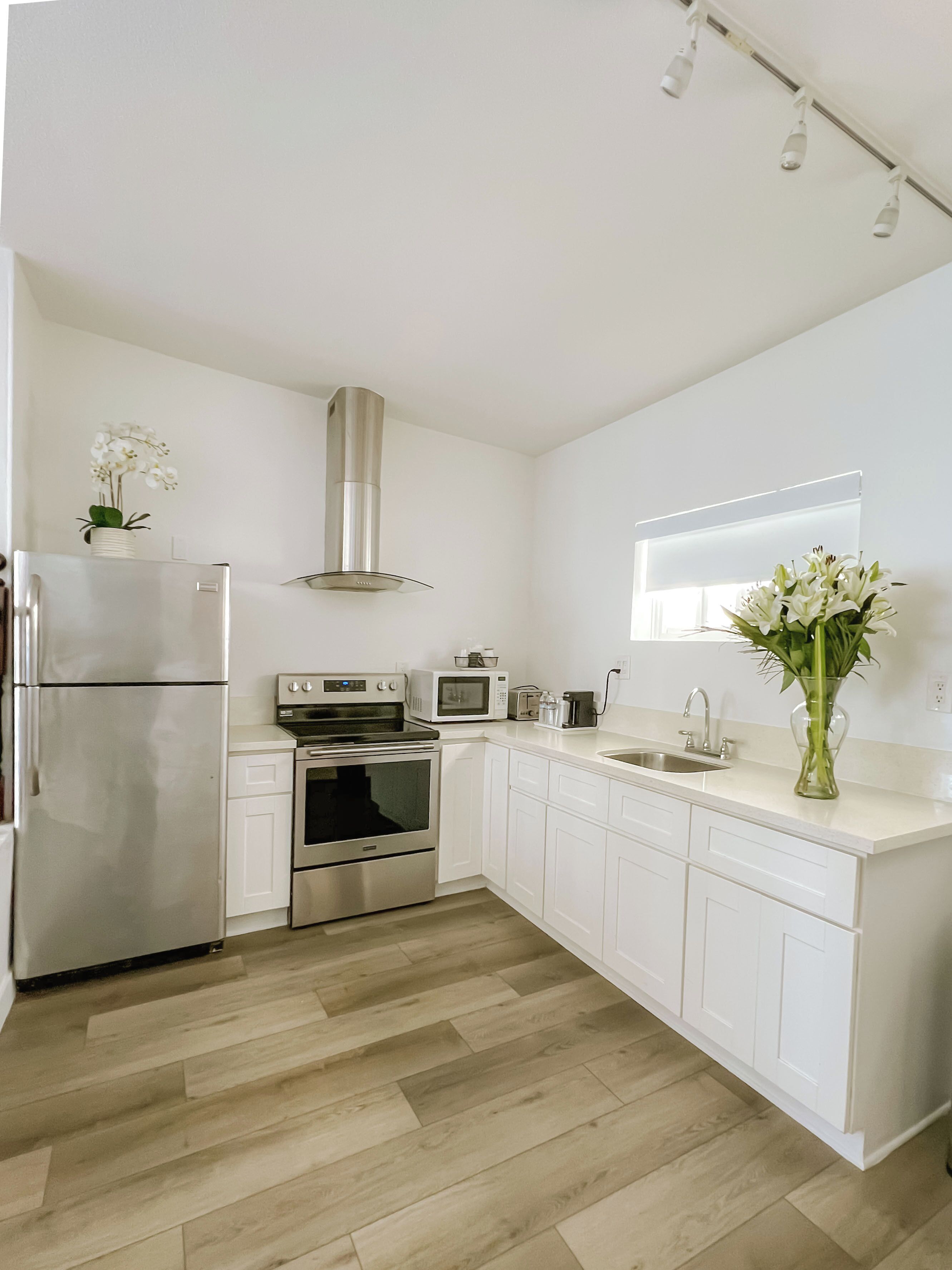 suite, multiple beds, oceanfront (ocean front junior suite 2 king beds) | private kitchen | microwave, coffee/tea maker