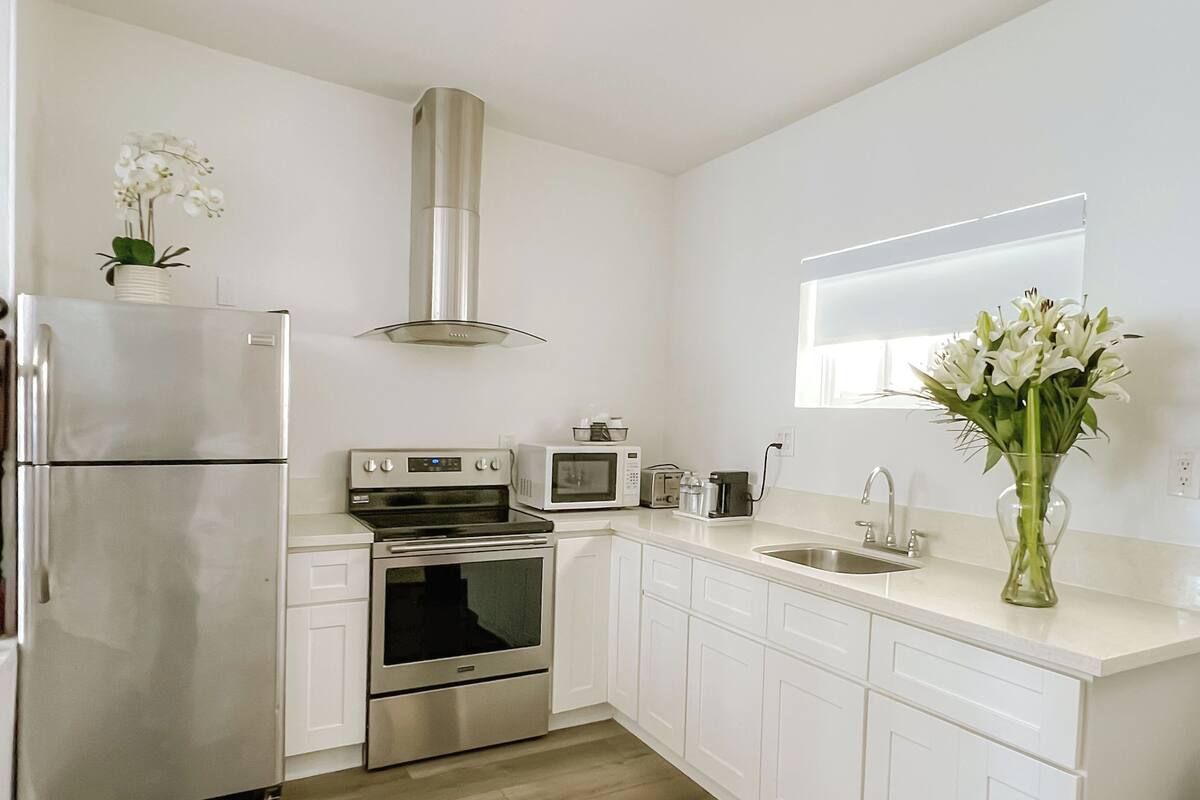 suite, multiple beds, oceanfront (ocean front junior suite 2 king beds) | private kitchen | microwave, coffee/tea maker