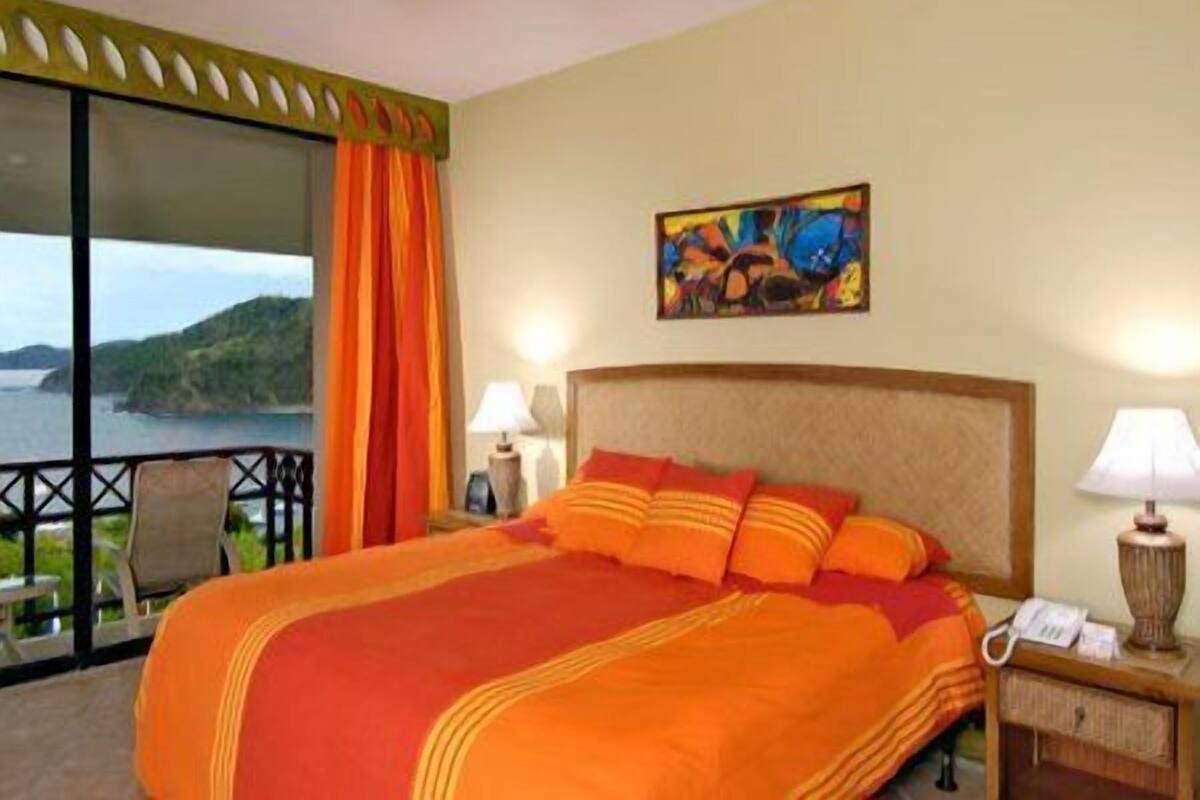 Select Comfort beds, in-room safe, blackout drapes