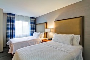 Suite (2 Double Beds and Sofabed) | Escriptori, planxa i posts de planxar i bressols gratuïts