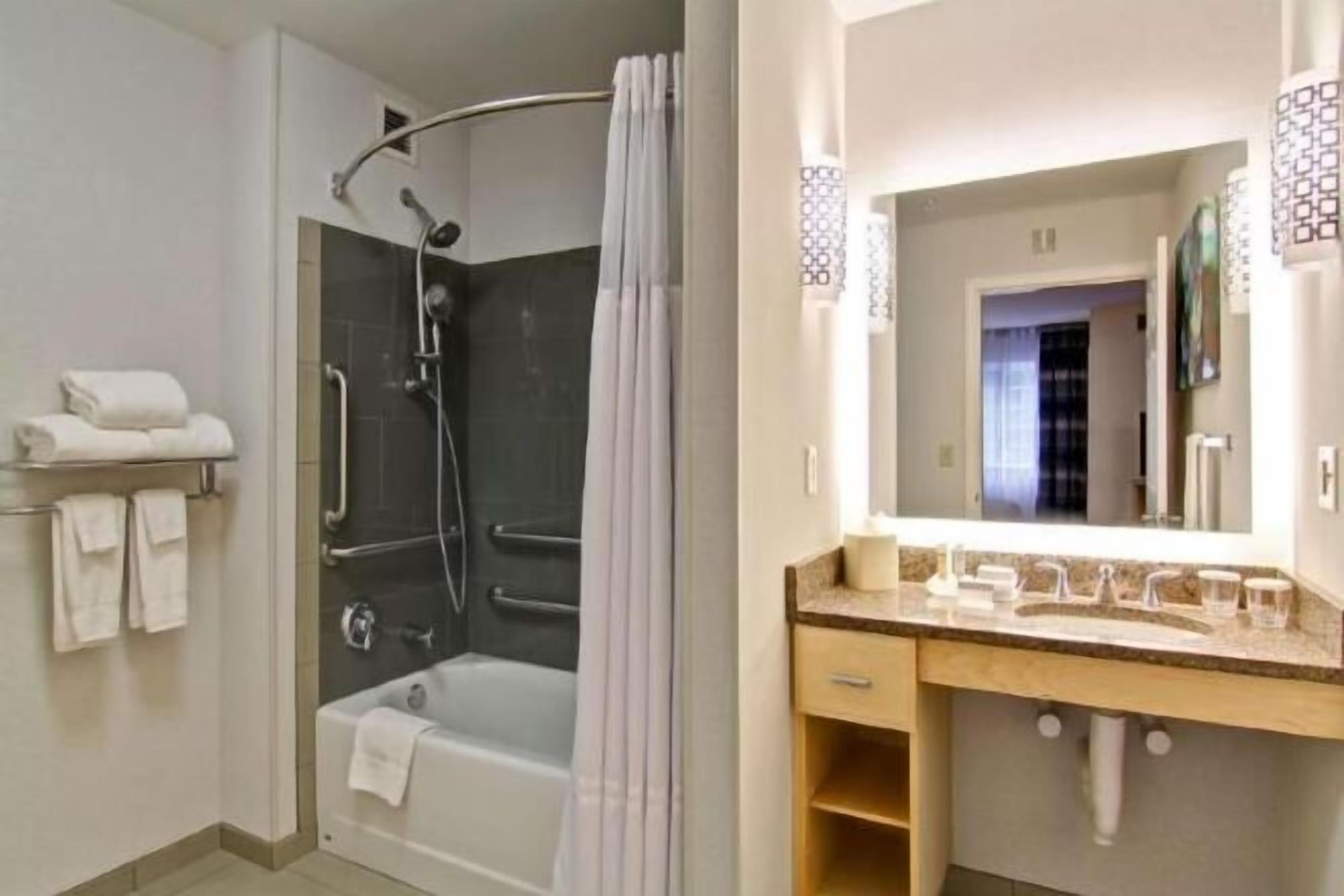 Baño | Amenidades de baño gratuitas, secadora de cabello, toallas 