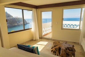 Suite estudio superior | Zona de estar | Televisión de 55 pulgadas con canales por cable