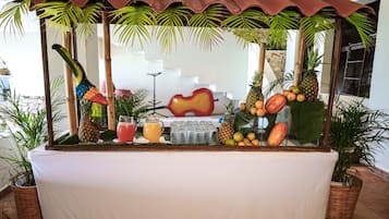 2 restaurantes: opção de café da manhã, almoço e jantar