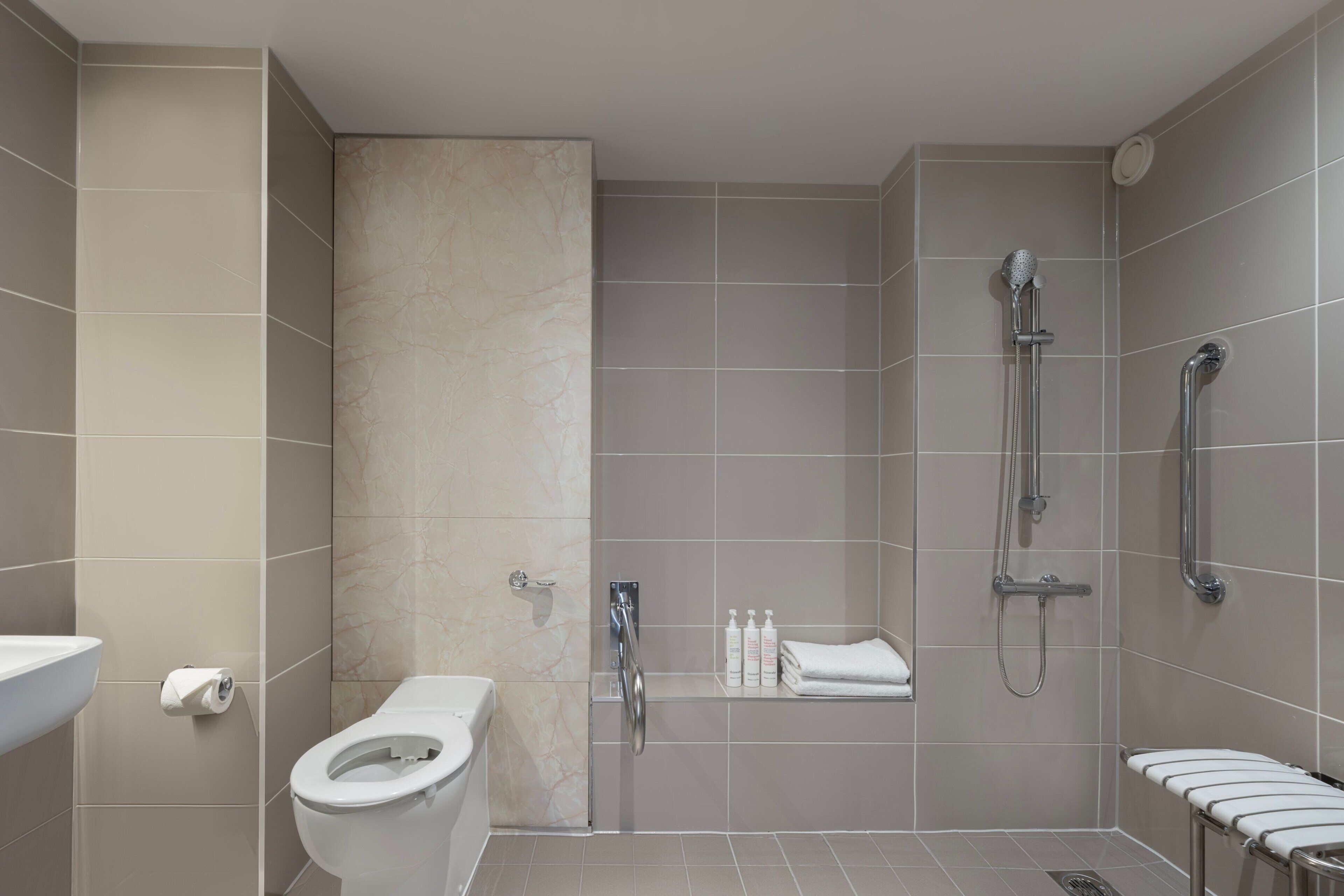 combined shower/bathtub, free toiletries, hair dryer, towels