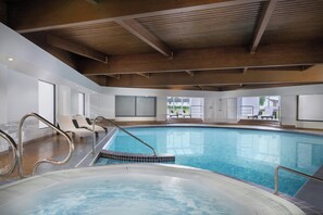 Indoor pool, open 6:00 AM to 9:00 PM, sun loungers - Delta Hotels by Marriott Edinburgh (Edinburgh)