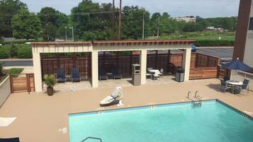 Piscine extérieure (ouverte en saison)