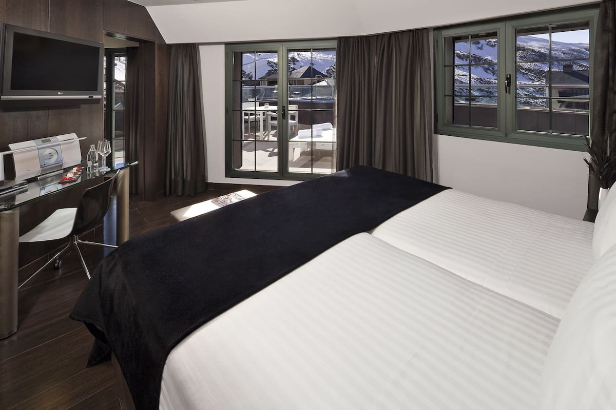 Grand Suite The Level | 1 bedroom, down comforters, memory foam beds, minibar